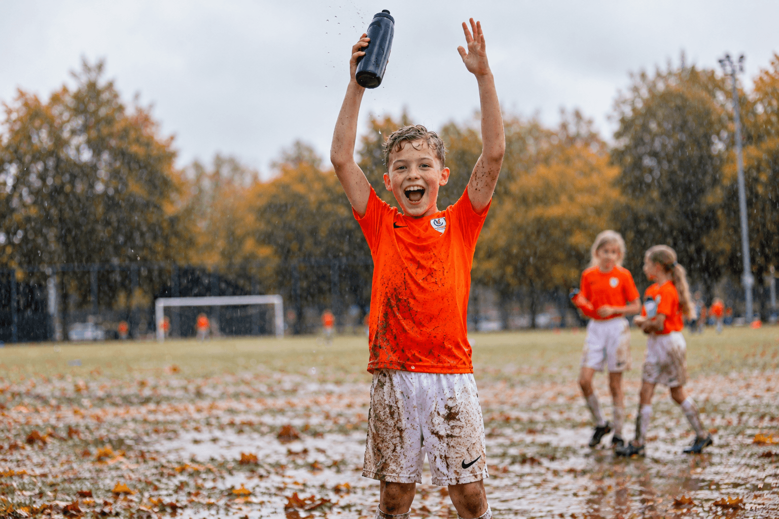 Jongen in regen